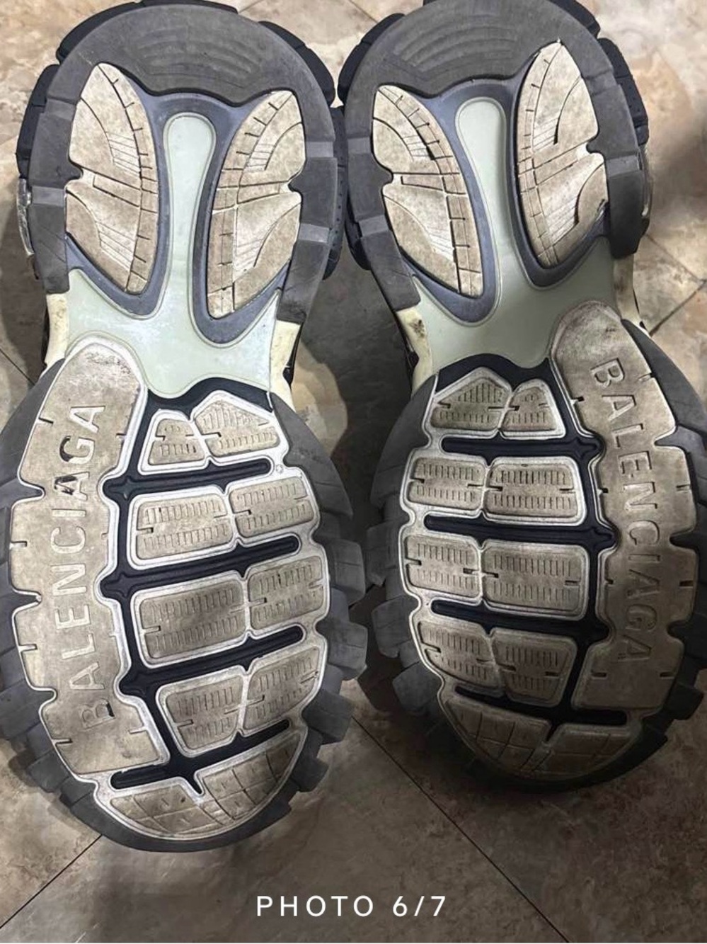 Balenciaga Black Interior Sneaker Label Detail - Picture 6 of 6